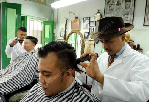 PG02_06042015_KEDAI_RAMBUT