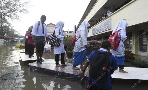 PG02_06112017_BANJIR