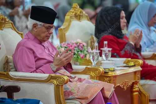 TUN AHMAD FUZI ABDUL RAZAK