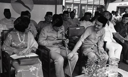 DR. MAHATHIR MOHAMAD