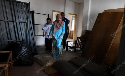 FADHLINA SIDEK