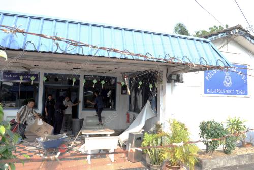 LETUPAN DI BALAI POLIS