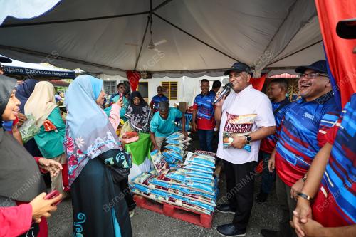 DATUK SERI REEZAL MERICAN NAINA MERICAN
