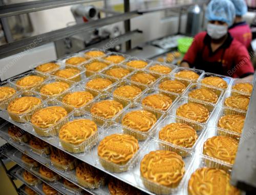 PG02_09092013_MOON_CAKE