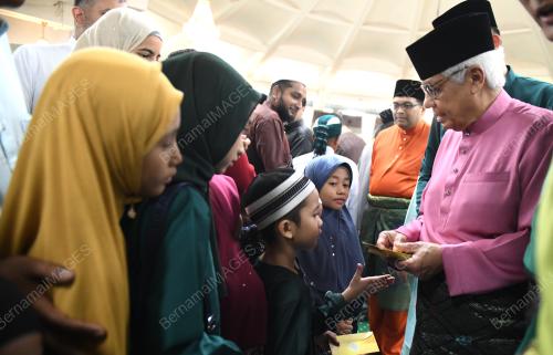 TUN AHMAD FUZI ABDUL RAZAK