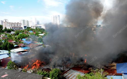 PG02_10082013_RUMAH_BAKAR