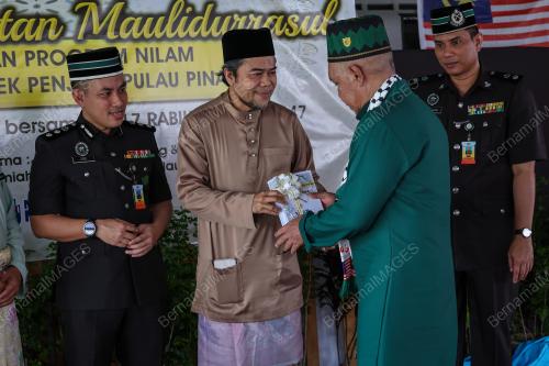 PROF DR ADI ANUAR AZMIN