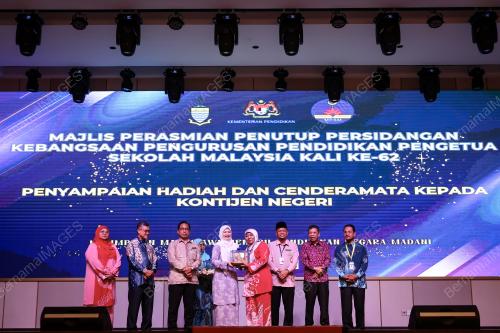 FADHLINA SIDEK
