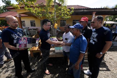 PG02_10112017_BANTUAN_BANJIR