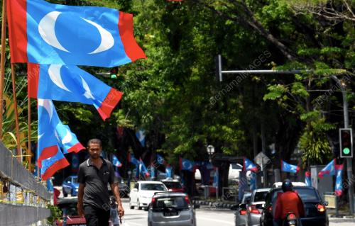PG02_11042018_BENDERA_PKR