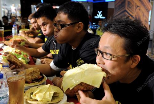 PG02_11062012_BURGER