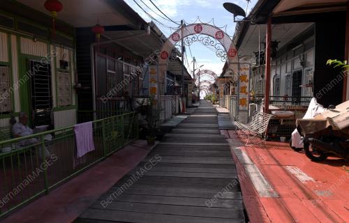 KAMPUNG TERAPUNG