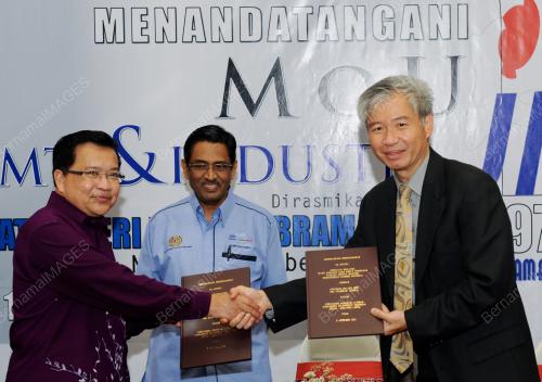 PG02_11102012_MENTERI_MOU
