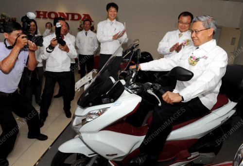 PG02_12032013_MENTERI_MOTOR