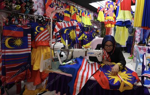 BAJU MERDEKA