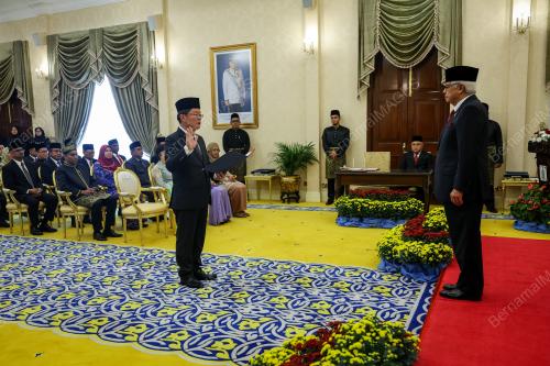 TUN AHMAD FUZI ABDUL RAZAK