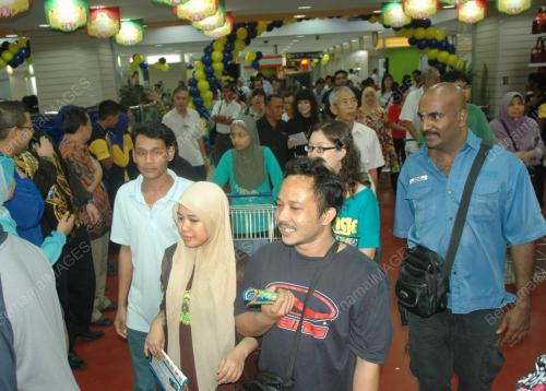PG02_14012011_ORANG_RAMAI