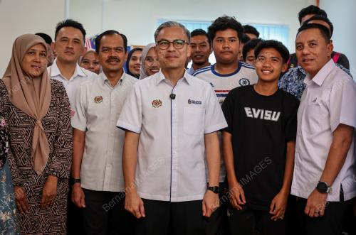 DATUK FAHMI FADZIL