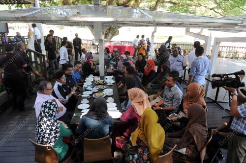 PG02_15022016_MENTERI_BERSANTAI