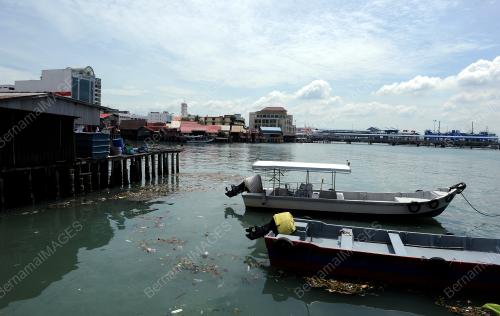 PG02_16082017_SAMPAH_LAUT
