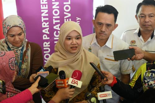 FADHLINA SIDEK