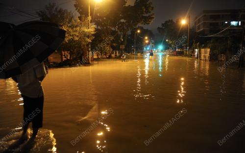 PG02_18062016_BANJIR_KILAT