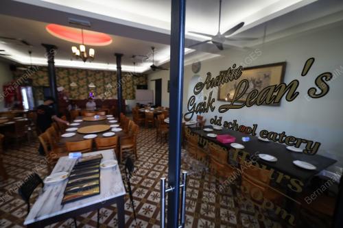 AUNTIE GAIK LEAN'S OLD SCHOOL EATERY