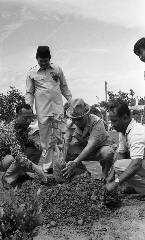 PG02_19012015_HARI_PETANI