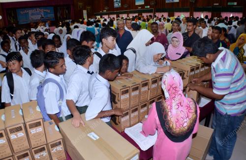 PG02_19052012_PEMBERIAN_KOMPUTER