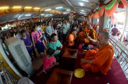 PG02_19052019_WESAK_BN201905180081
