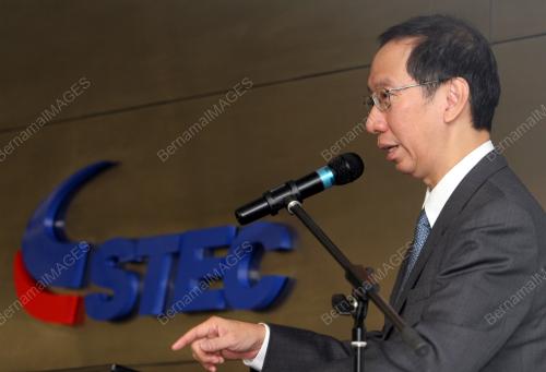 DR KOH TSU KOON