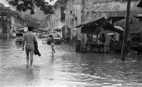 PG02_20052015_BANJIR_KILAT