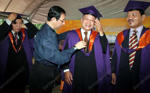 GRADUAN WARGA EMAS