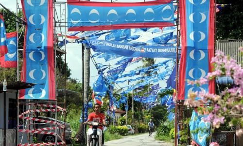 PG02_21042015_BENDERA_PARTI