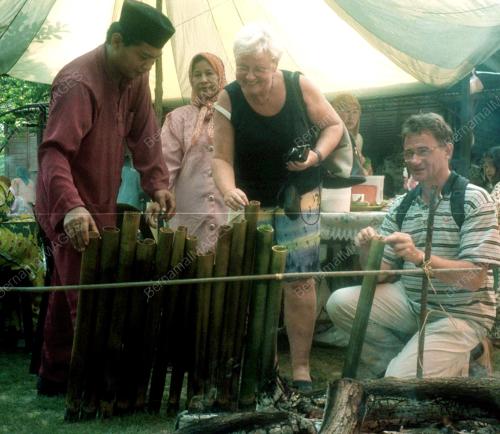 BAKAR LEMANG