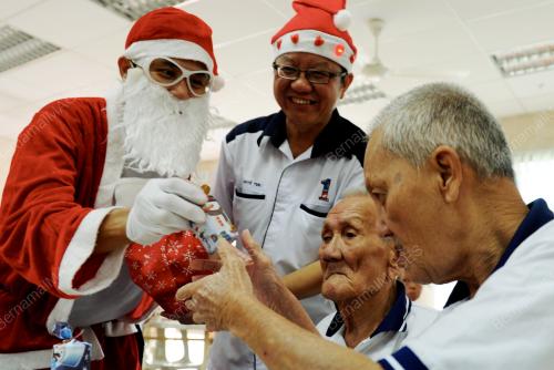 PG02_22122012_SANTA_CLUASE
