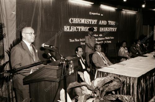 TUN TAN SRI DATUK DR HAJI HAMDAN SHEIKH TAHIR