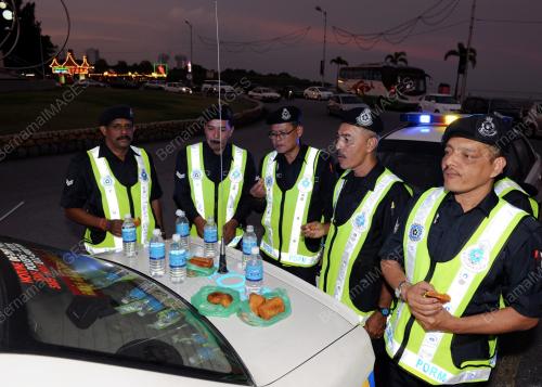 PG02_24072012_POLIS_PUASA