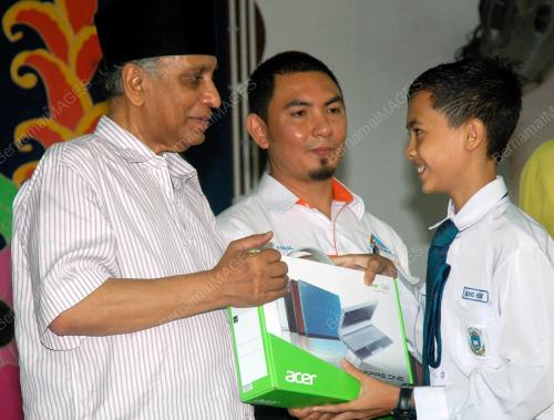 PG02_25032012_MENTERI_KOMPUTER