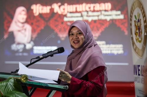 FADHLINA SIDEK