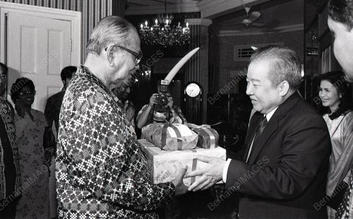BERJUMPA TUNKU