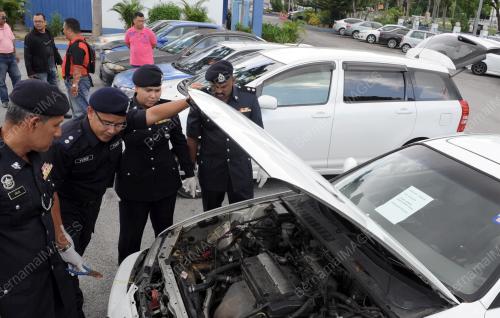 PG02_25112014_KERETA_POLIS