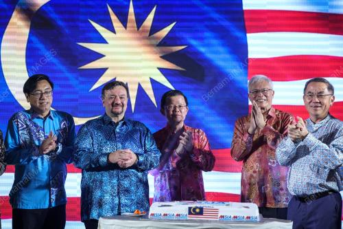 DATUK SERI AMIR HAMZAH AZIZAN