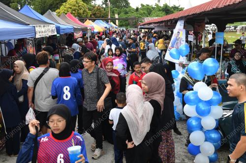 FADHLINA SIDEK
