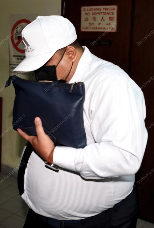 ANGGOTA POLIS TERIMA SUAPAN