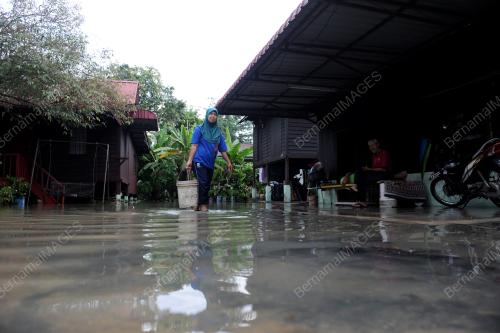 PG02_27052017_BANJIR_KAMPUNG
