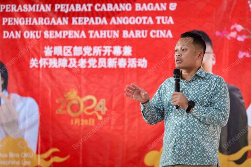 NIK NAZMI NIK AHMAD
