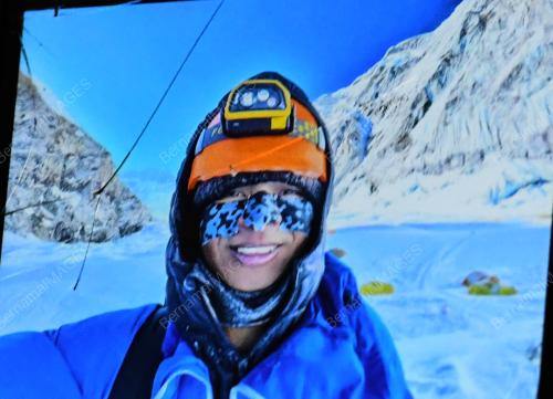 PENDAKI PEKAK EVEREST