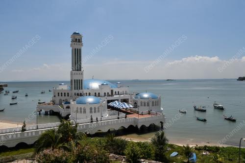 MASJID TERAPUNG TANJUNG BUNGAH