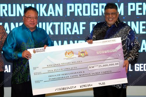 DATUK SERI TIONG KING SING